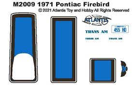 1/32 scale 1971 Pontiac Firebird Trans Am model kit featuring blue body panels and detailed decals by Atlantis.