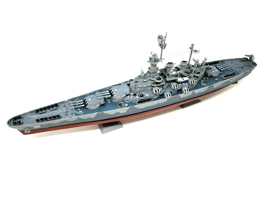 Detailed 1/500 scale USS North Carolina BB-55 battleship model kit by HHW in gray and red colors.